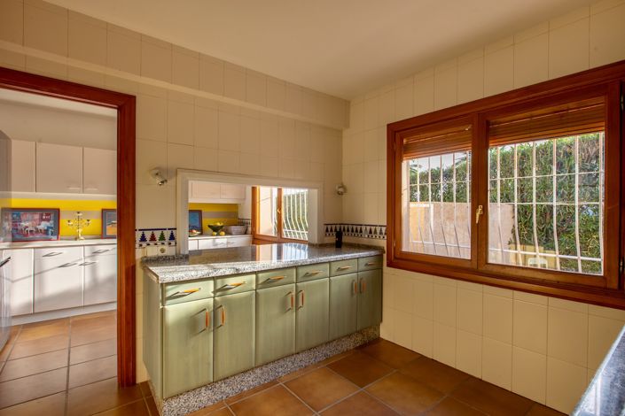 Image No.17-4 Bed Property for sale