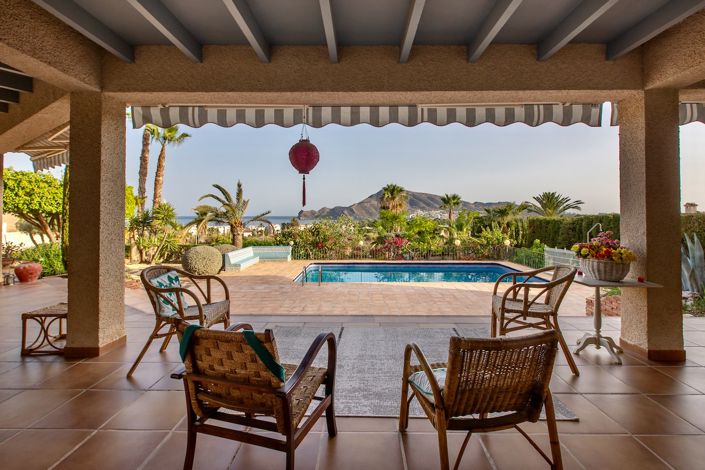 Image No.2-4 Bed Property for sale