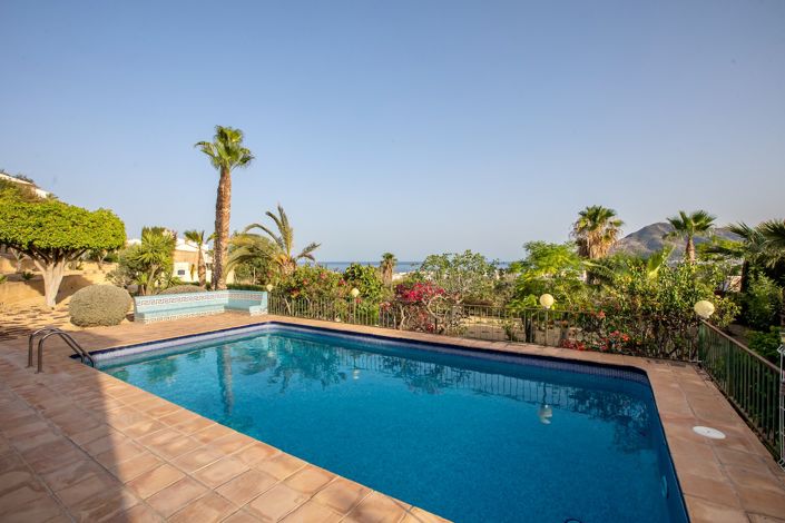 Image No.3-4 Bed Property for sale