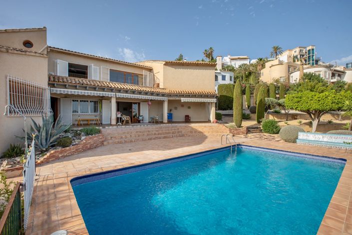 Image No.4-4 Bed Property for sale