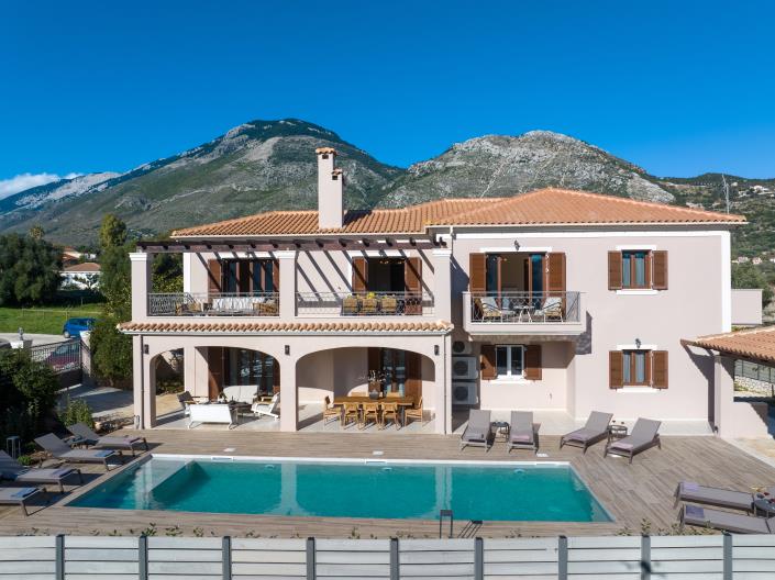 Image No.2-6 Bed Villa for sale