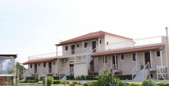 Image No.2-Un hôtel à vendre à Minies