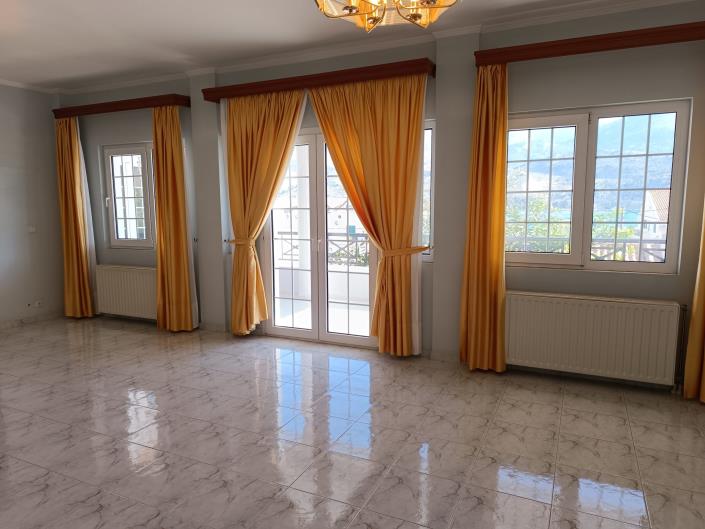 Image No.13-4 Bed House for sale