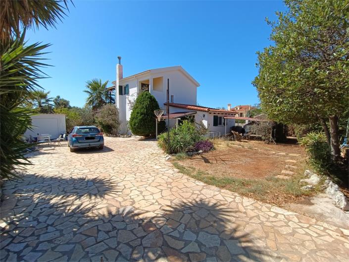 Image No.2-Maison de 3 chambres à vendre à Karavados