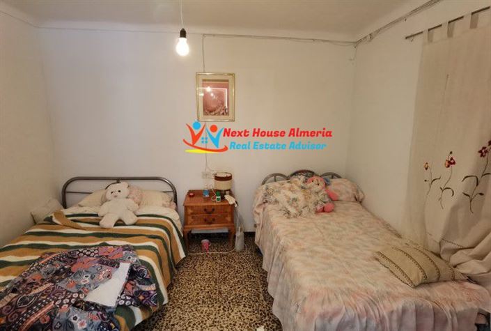 Image No.11-Maison de campagne de 6 chambres à vendre à Oria