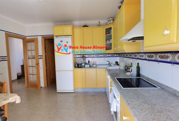 Image No.29-5 Bed Townhouse for sale