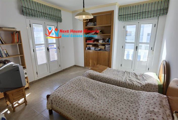 Image No.33-5 Bed Townhouse for sale