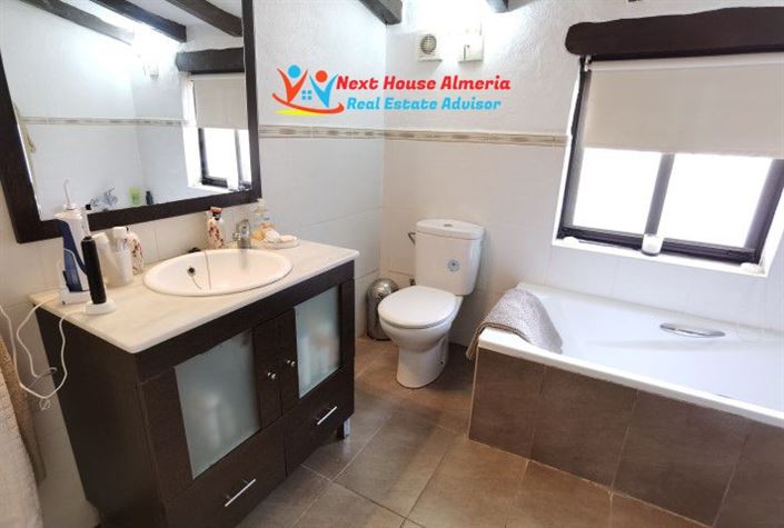 Image No.33-3 Bed Country House for sale