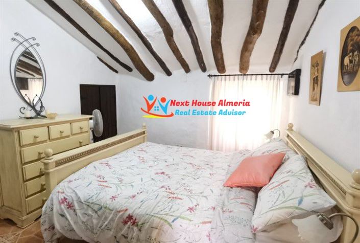 Image No.42-3 Bed Country House for sale