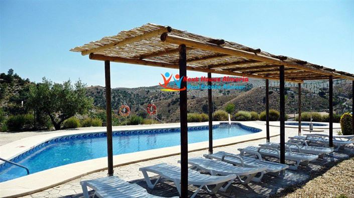 Image No.12-Maison de campagne de 8 chambres à vendre à Taberno