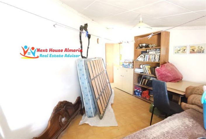 Image No.20-3 Bed Townhouse for sale