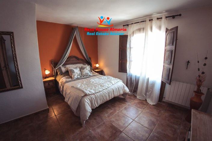 Image No.30-7 Bed Country House for sale