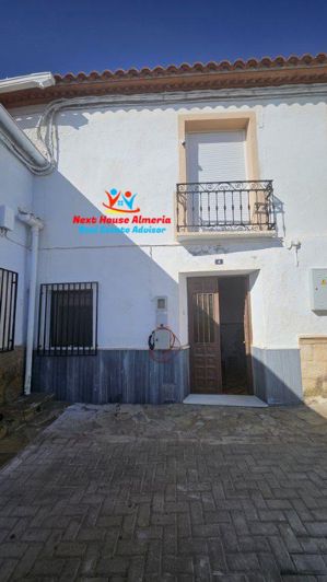 Image No.8-3 Bed Townhouse for sale