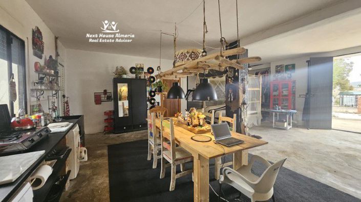 Image No.12-7 Bed Townhouse for sale