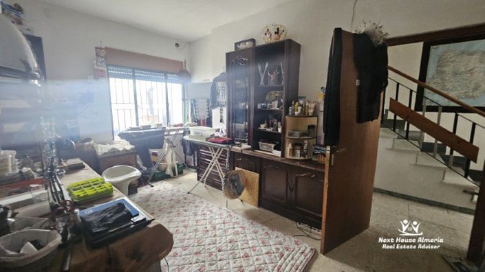 Image No.18-7 Bed Townhouse for sale