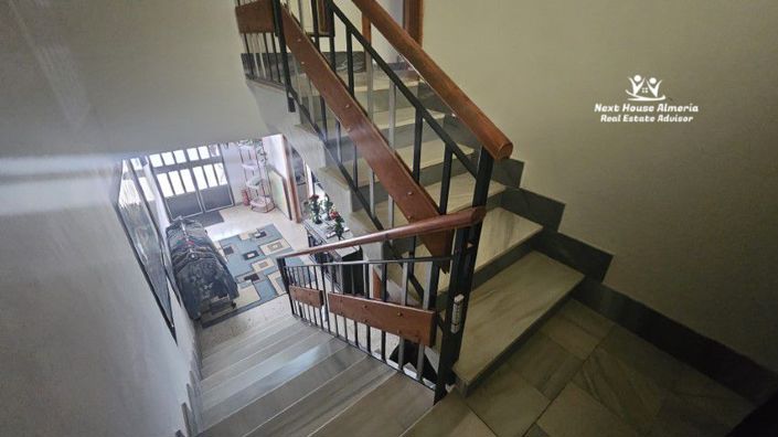 Image No.24-7 Bed Townhouse for sale