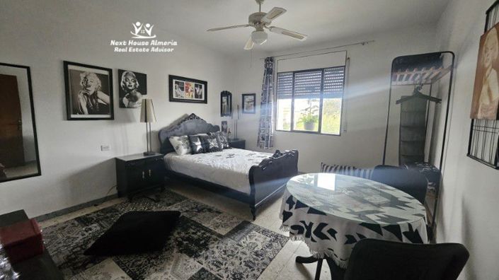 Image No.27-7 Bed Townhouse for sale