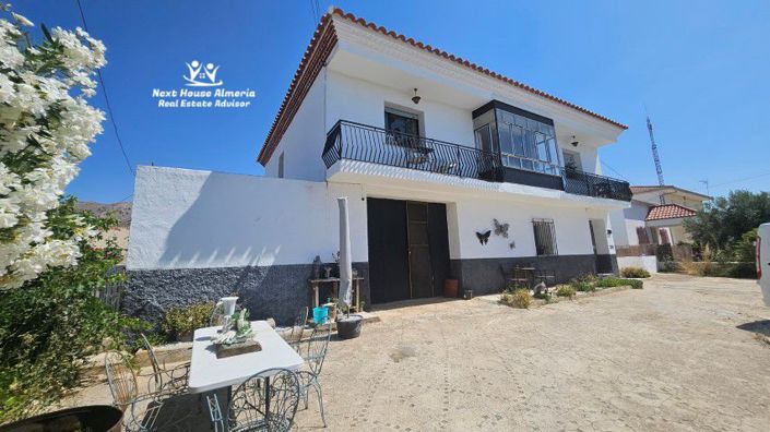 Image No.7-7 Bed Townhouse for sale