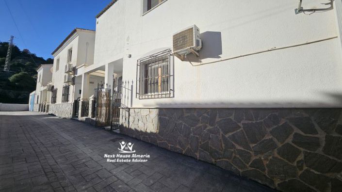 Image No.4-3 Bed Townhouse for sale