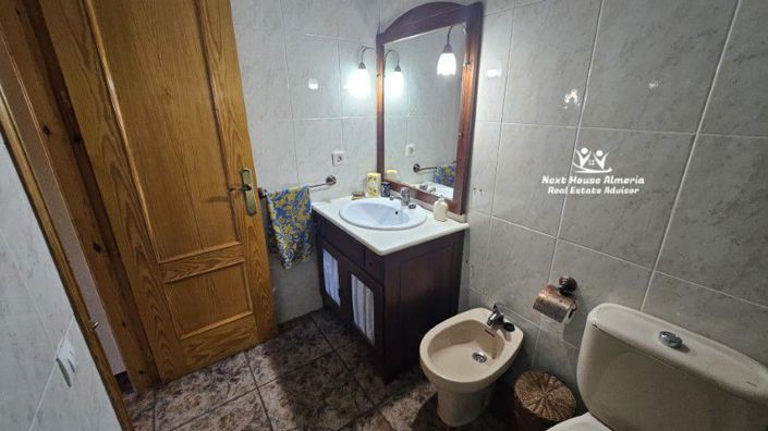 Image No.40-3 Bed Townhouse for sale