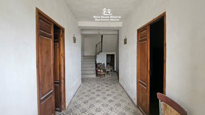 Image No.12-9 Bed Townhouse for sale