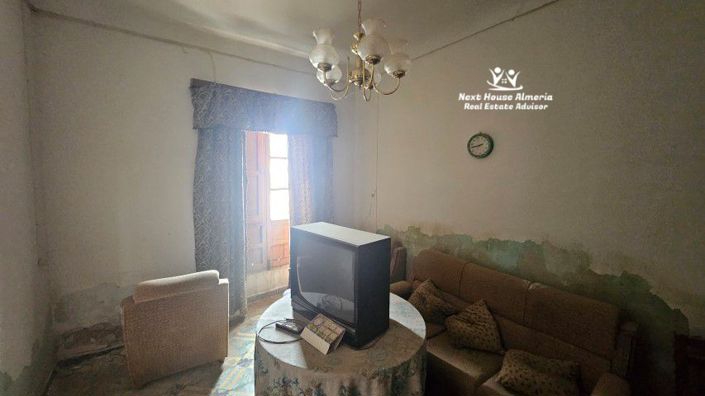 Image No.17-9 Bed Townhouse for sale