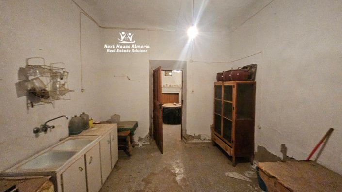 Image No.21-9 Bed Townhouse for sale