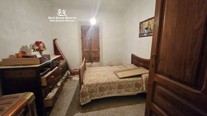 Image No.30-9 Bed Townhouse for sale