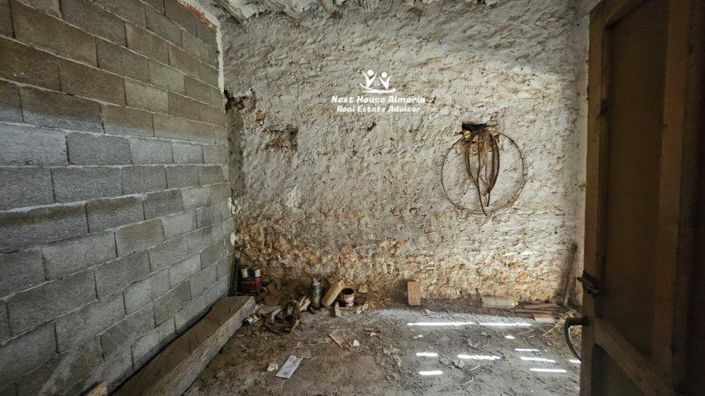 Image No.32-9 Bed Townhouse for sale