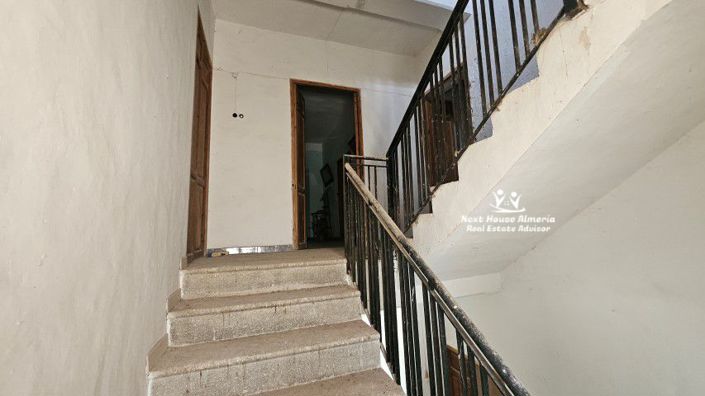 Image No.37-9 Bed Townhouse for sale