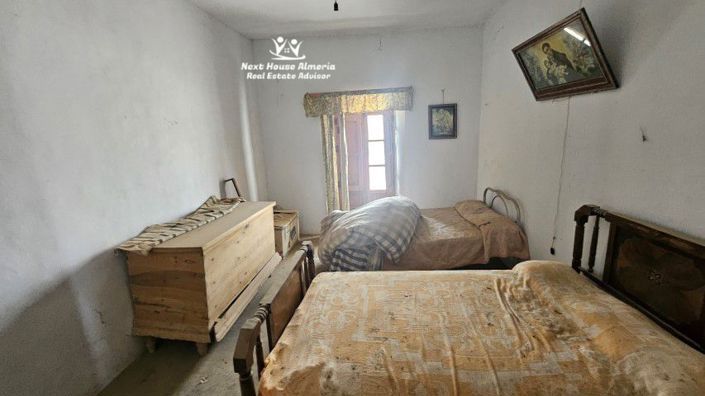 Image No.45-9 Bed Townhouse for sale