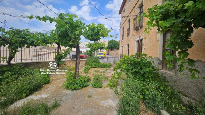 Image No.8-9 Bed Townhouse for sale