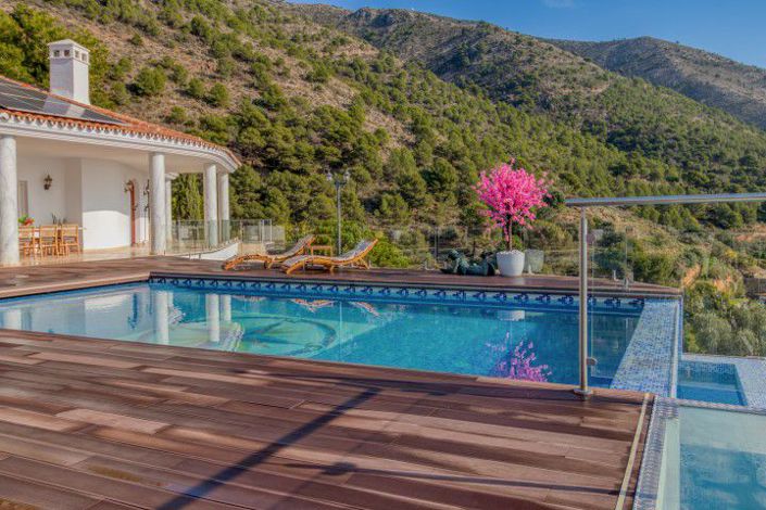 Image No.10-7 Bed Villa for sale