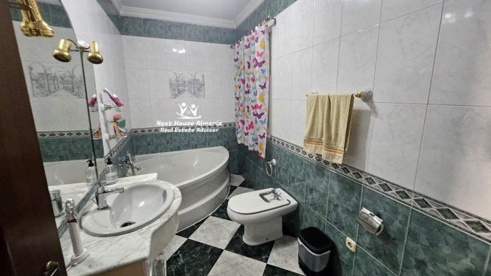 Image No.7-3 Bed Townhouse for sale