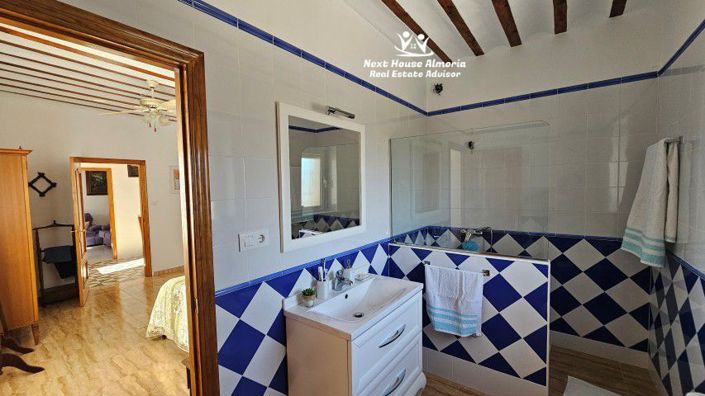 Image No.17-Maison de campagne de 8 chambres à vendre à Oria