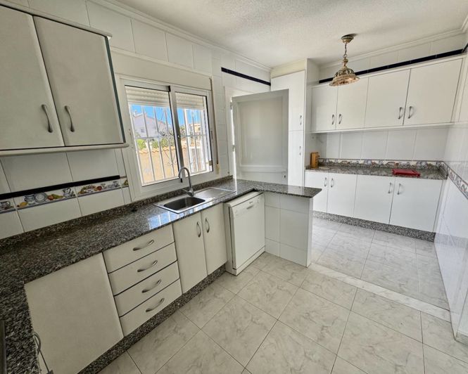 Image No.2-4 Bed Villa for sale