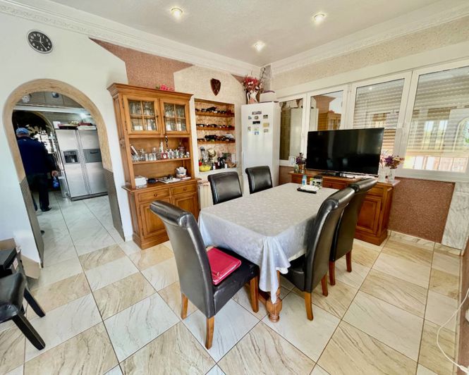 Image No.5-Villa de 6 chambres à vendre à Guardamar del Segura