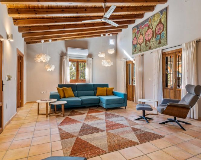 Image No.10-7 Bed Property for sale