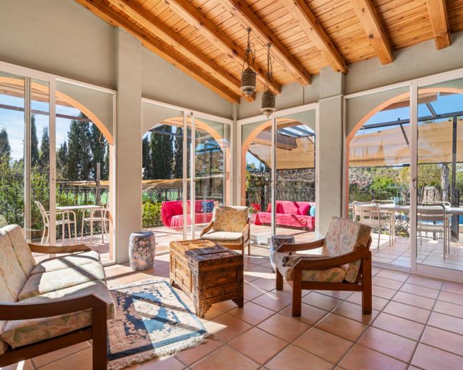 Image No.11-7 Bed Property for sale