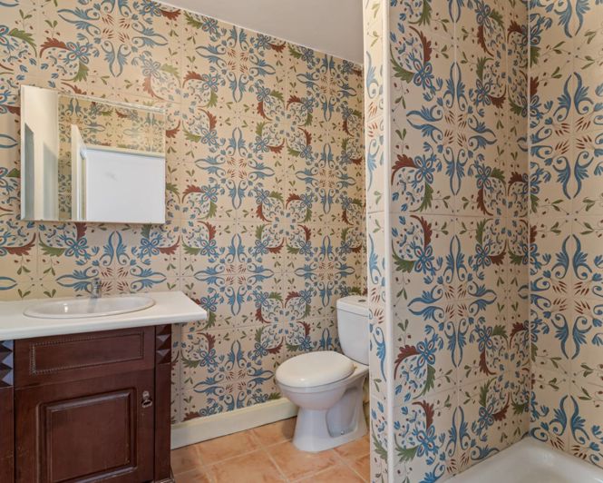 Image No.14-7 Bed Property for sale