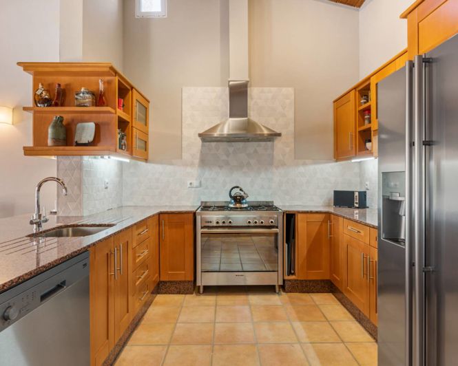 Image No.6-7 Bed Property for sale