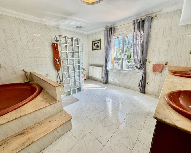 Image No.21-Propriété de 8 chambres à vendre à Castalla