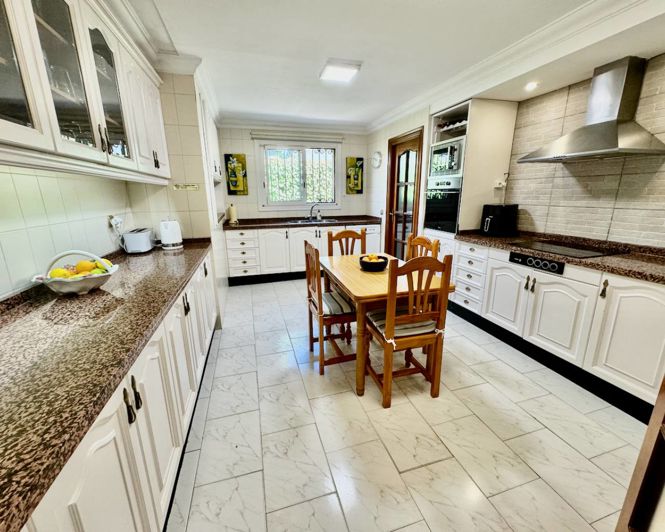 Image No.4-Propriété de 8 chambres à vendre à Castalla