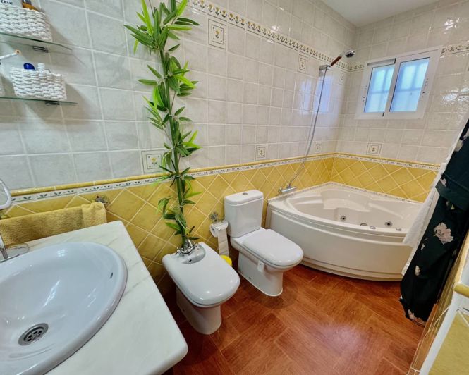 Image No.13-3 Bed Property for sale