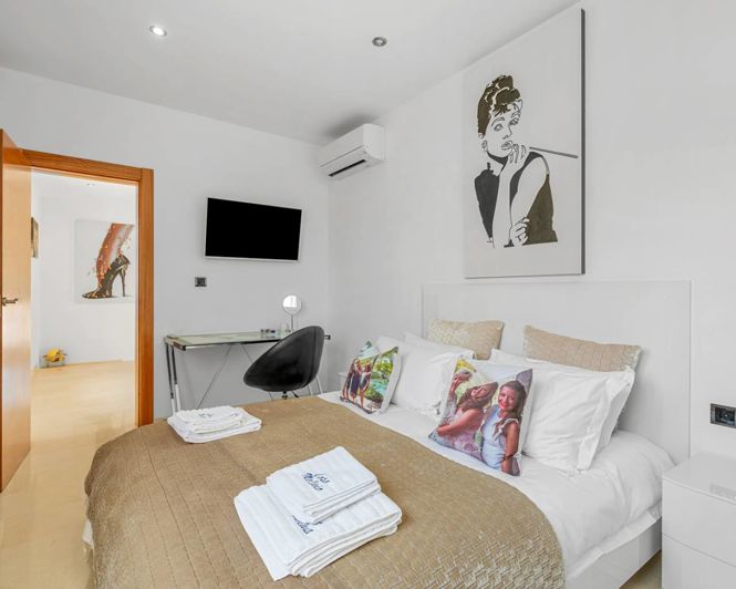 Image No.20-7 Bed Villa for sale