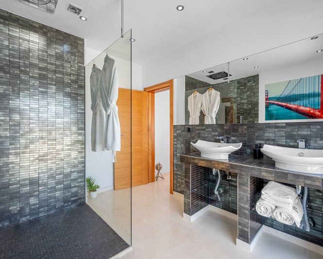 Image No.16-7 Bed Villa for sale