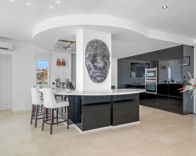 Image No.9-7 Bed Villa for sale