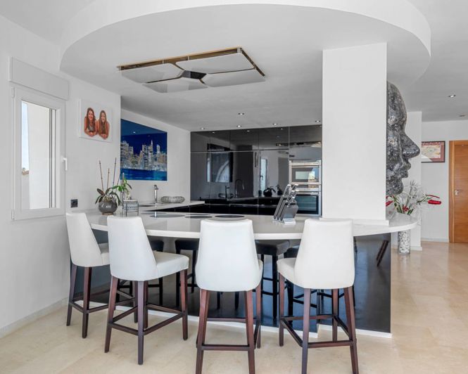 Image No.10-7 Bed Villa for sale