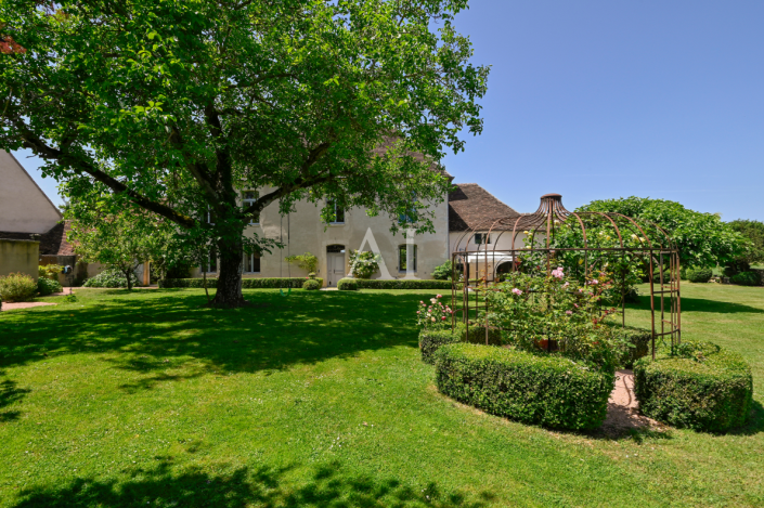 Image No.3-Propriété de 14 chambres à vendre à Bourges