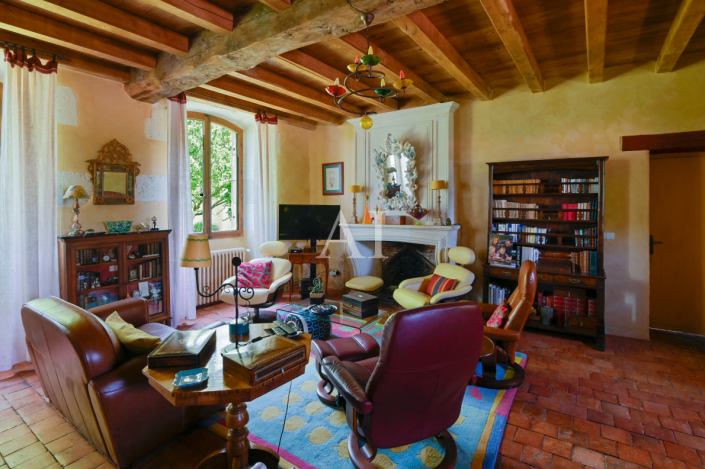 Image No.9-Propriété de 14 chambres à vendre à Bourges